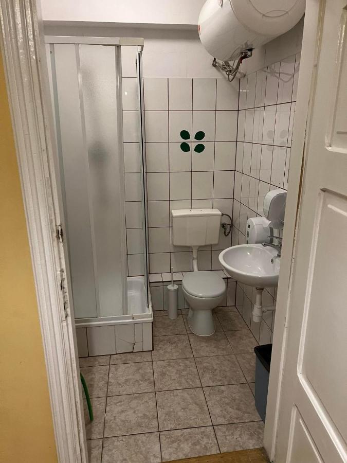 50 People Bis Apartment Красков Екстериор снимка